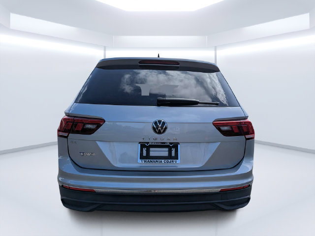 Used 2023 Volkswagen Tiguan SE FWD image 4