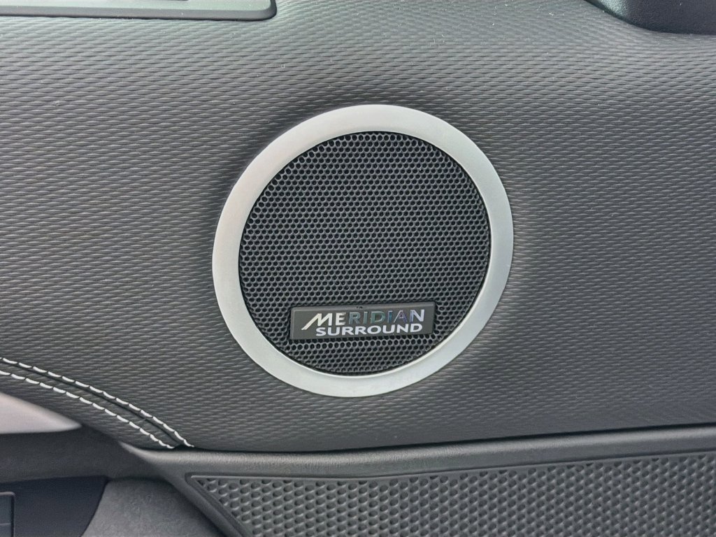 Certified 2025 Land Rover Discovery Dynamic SE AWD/4WD image 19