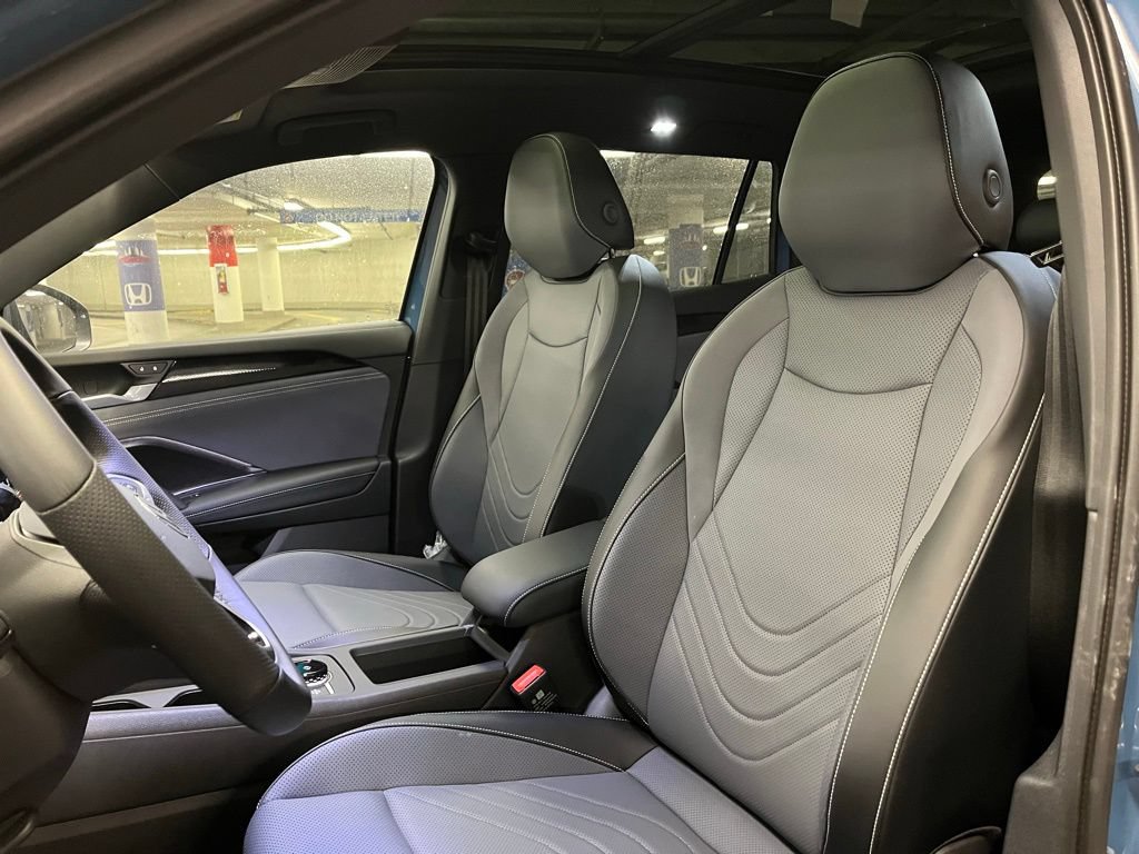New 2026 Volkswagen Tiguan SE R-Line FWD image 21