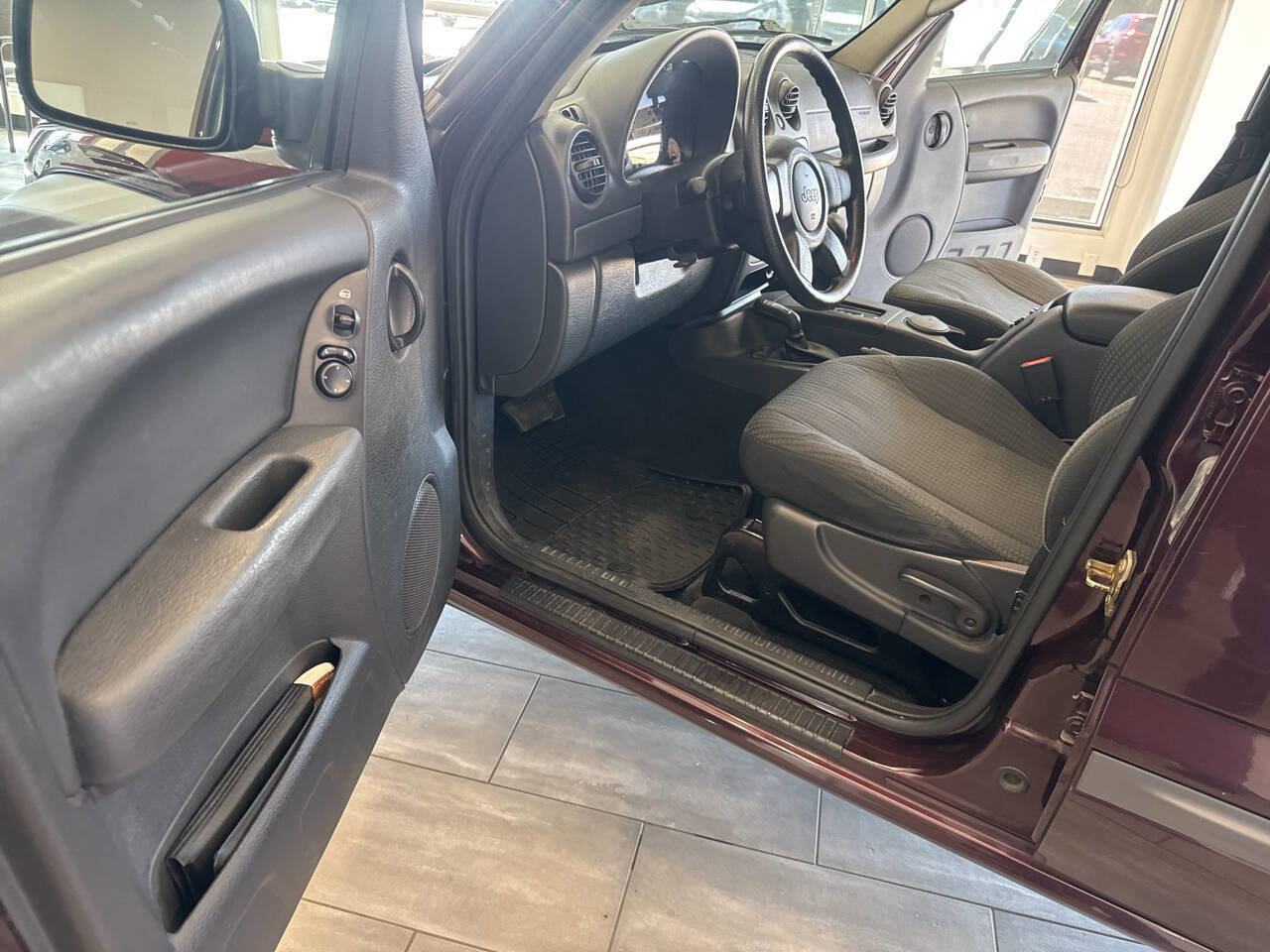 Used 2004 Jeep Liberty Sport w/ PWR Convenience Group AWD/4WD image 16