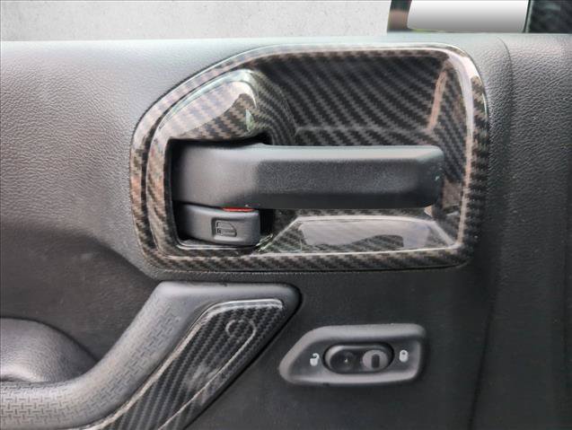 Used 2016 Jeep Wrangler Unlimited Rubicon w/ Connectivity Group AWD/4WD image 14