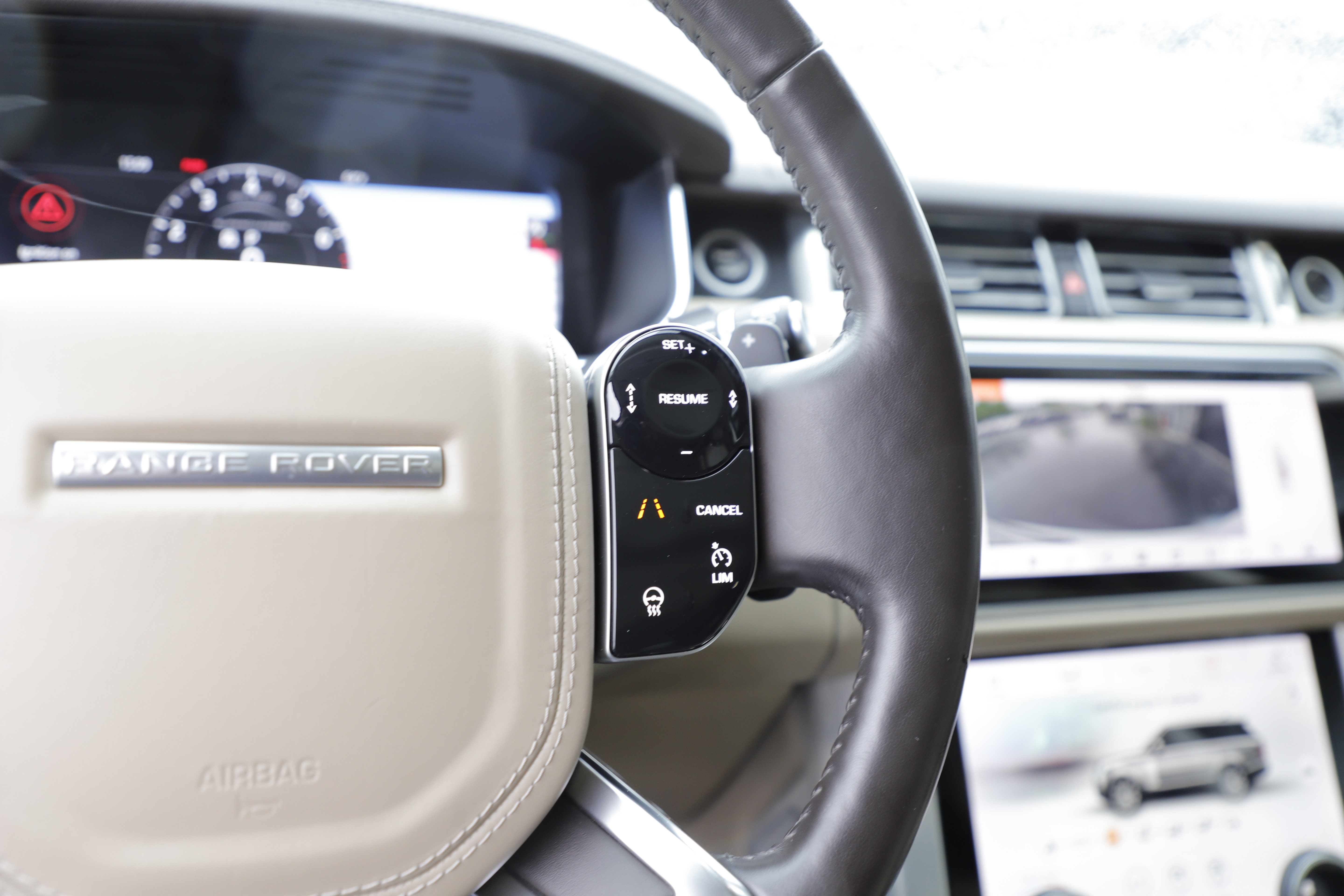 Used 2018 Land Rover Range Rover Supercharged AWD/4WD image 24