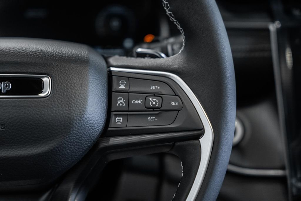 New 2025 Jeep Grand Cherokee Altitude image 26