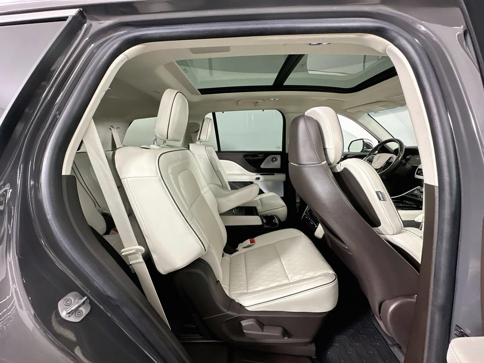 Used 2022 Lincoln Aviator Black Label w/ Dynamic Handling Package AWD/4WD image 29