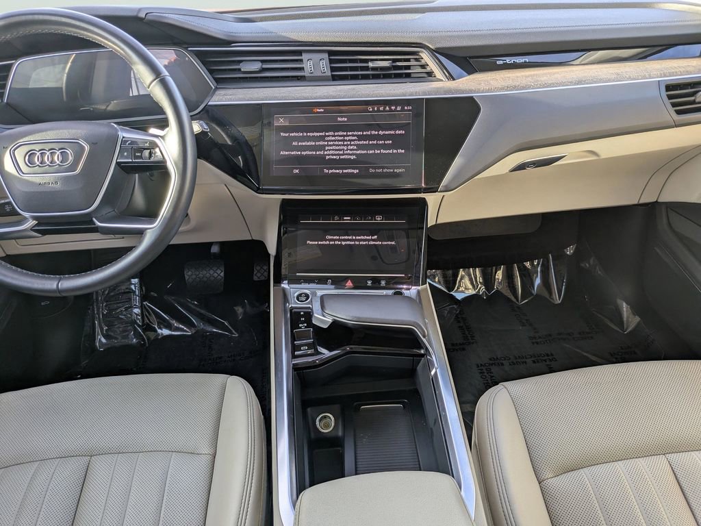 Used 2022 Audi e-tron Premium Plus w/ Premium Plus Package image 16