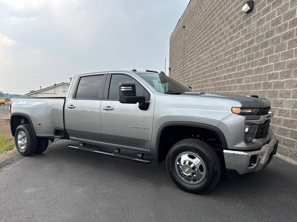 New 2026 Chevrolet Silverado 3500 LT w/ Leather Package AWD/4WD image 1