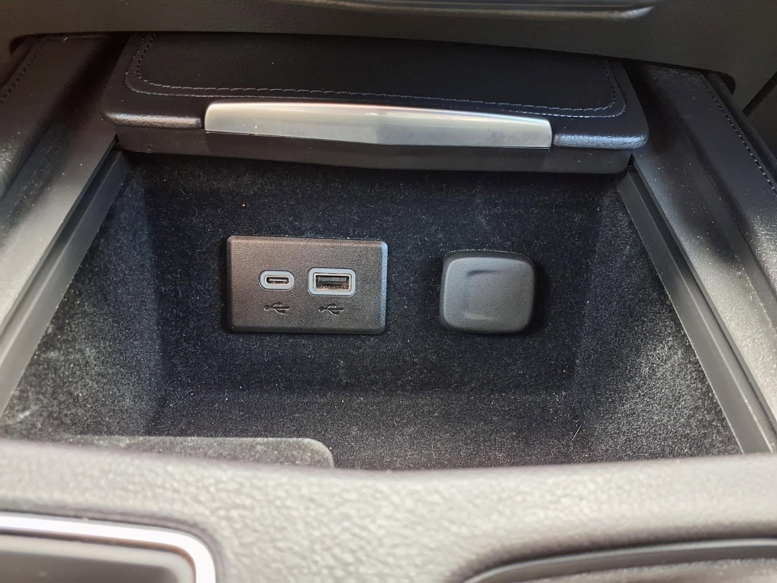 Used 2025 Cadillac XT4 Premium Luxury image 13