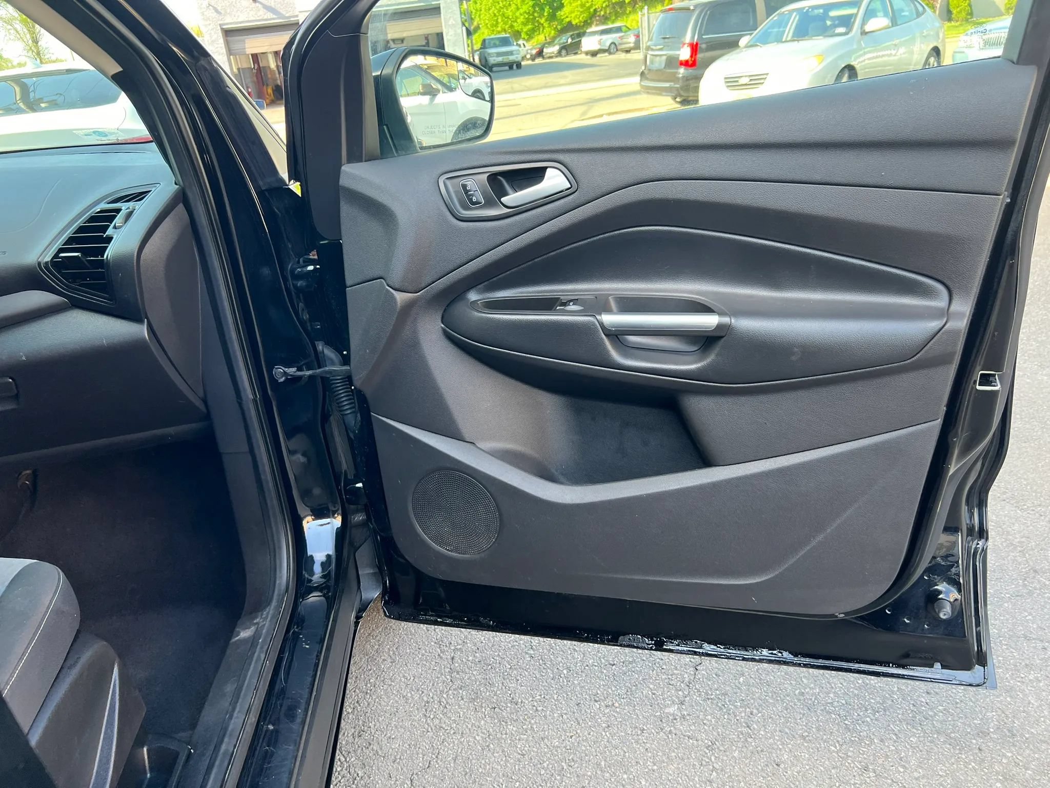 Used 2018 Ford Escape SE FWD image 30