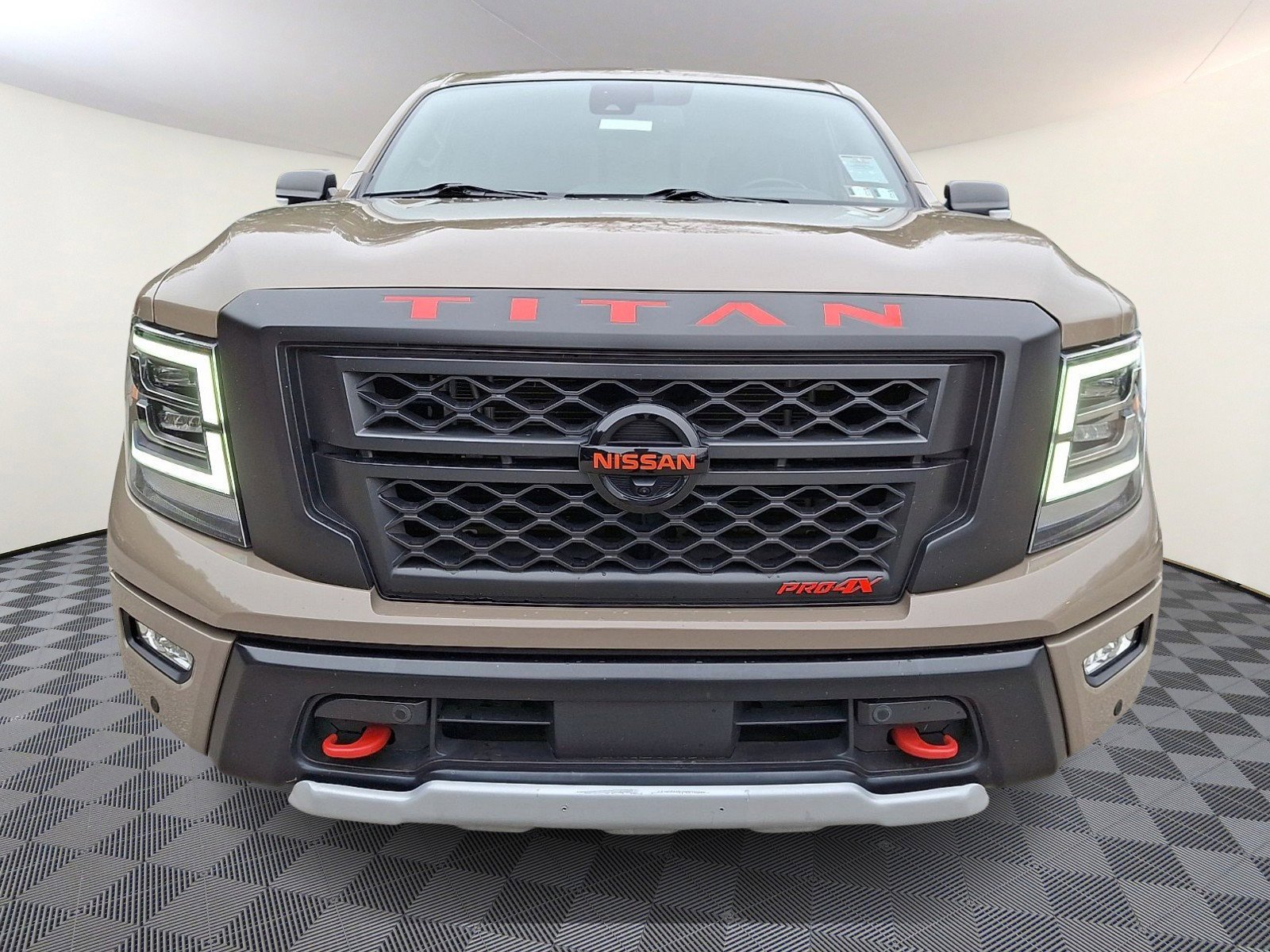 Used 2022 Nissan Titan PRO-4X w/ Pro-4x Convenience Package AWD/4WD video 2