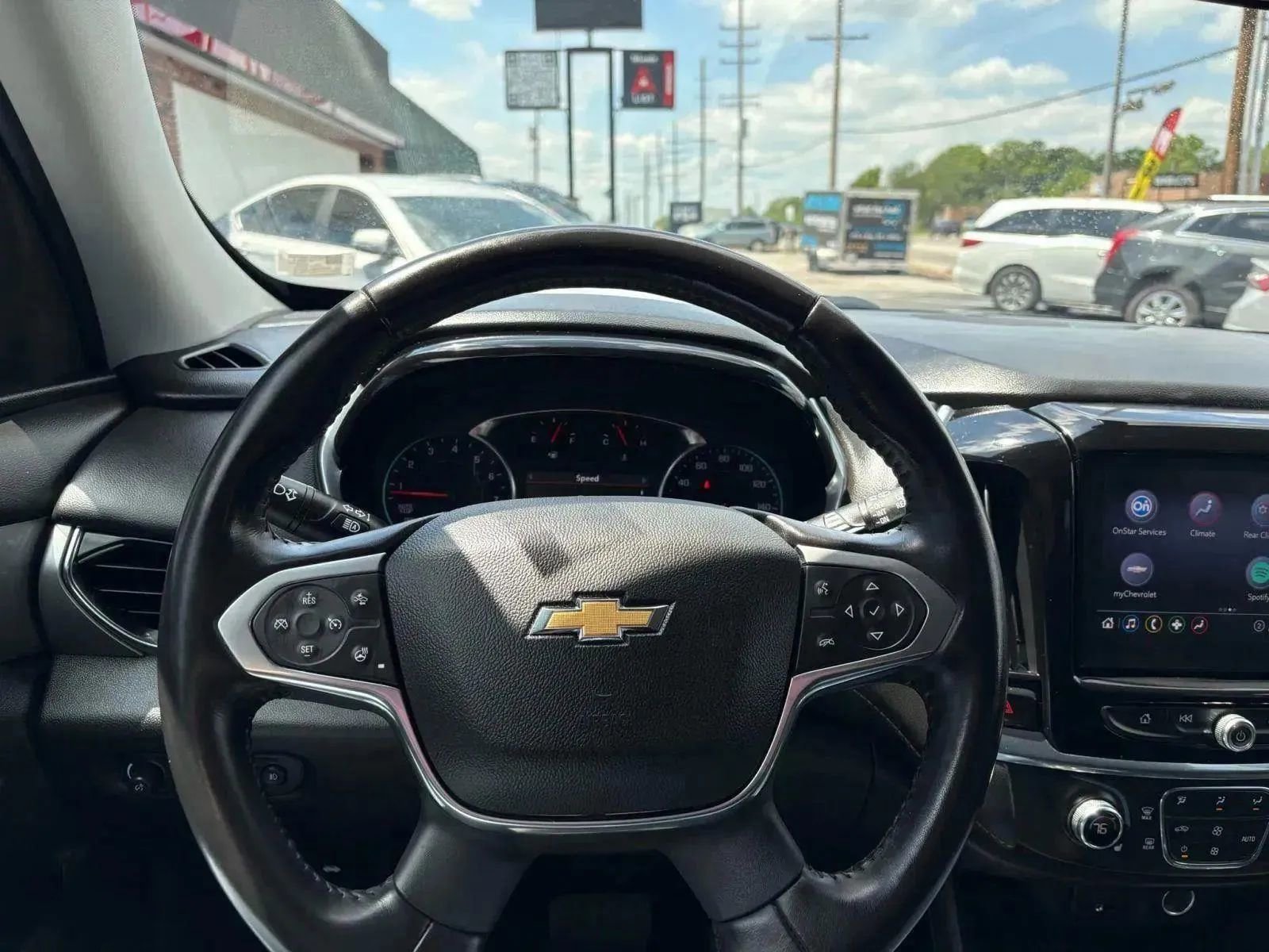 Used 2020 Chevrolet Traverse LT w/ Driver Confidence II Package image 4