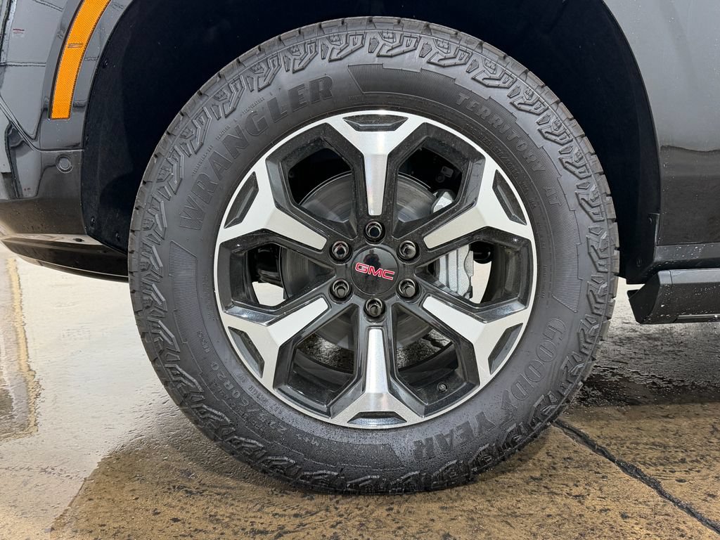 New 2026 GMC Yukon XL AT4 w/ AT4 Premium Plus Package AWD/4WD image 19