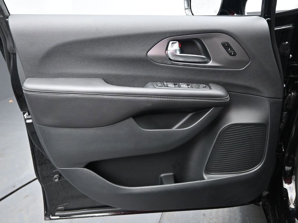 New 2026 Chrysler Pacifica Select image 22