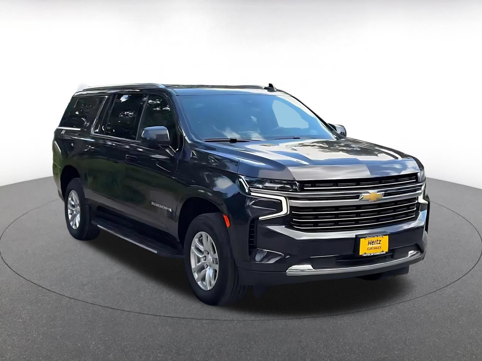 Used 2024 Chevrolet Suburban LT RWD image 3