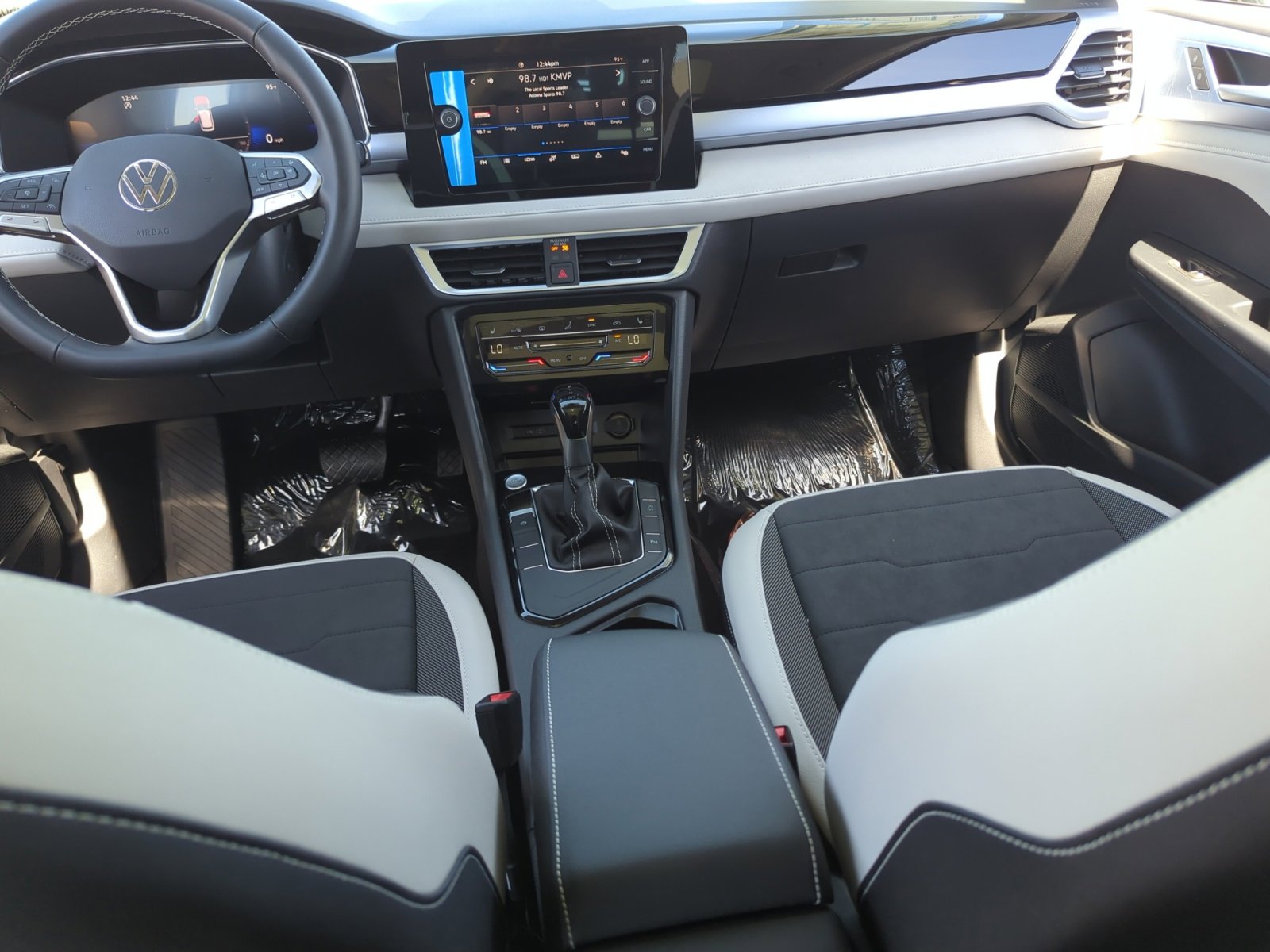 New 2026 Volkswagen Taos SE FWD image 19