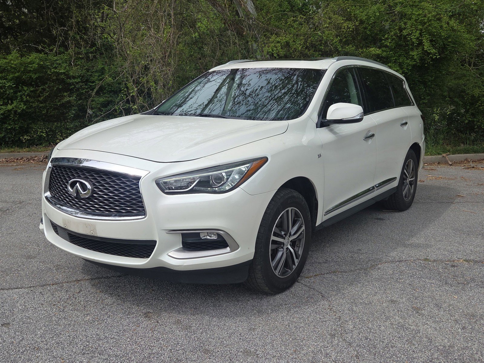 Used 2016 INFINITI QX60 AWD w/ Premium Package image 1