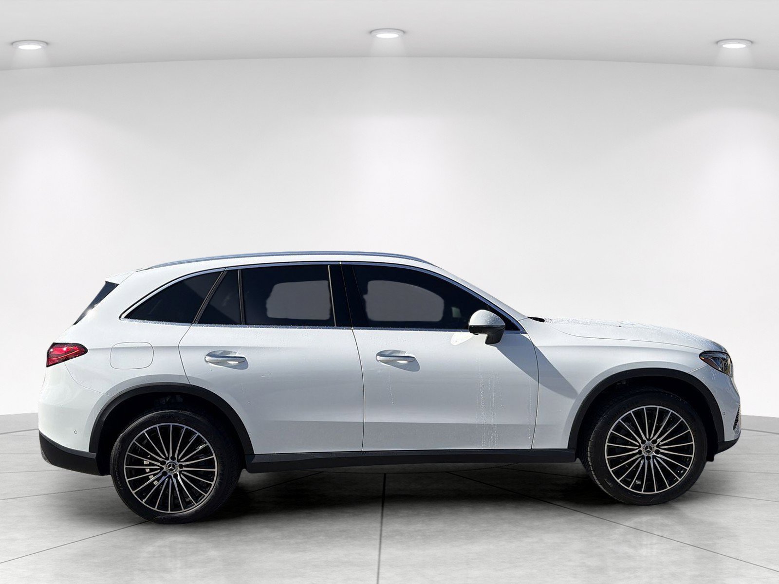 Used 2027 Mercedes-Benz GLC 300 image 3