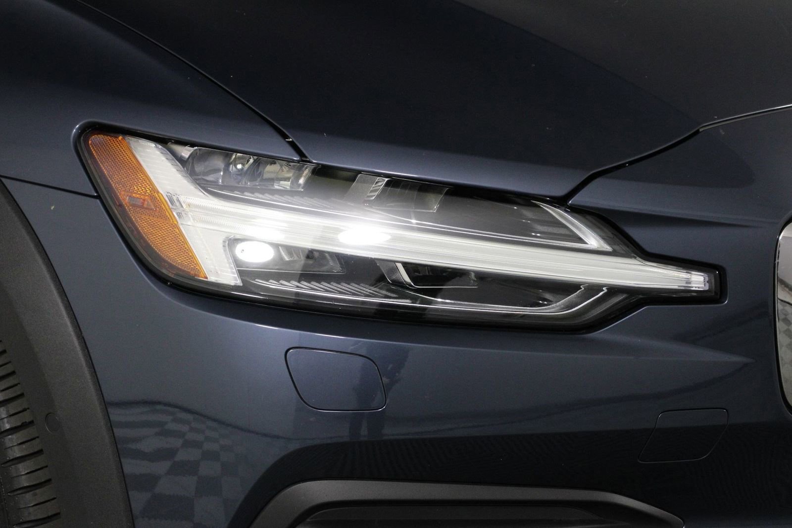 Certified 2025 Volvo V60 B5 Cross Country Plus image 26