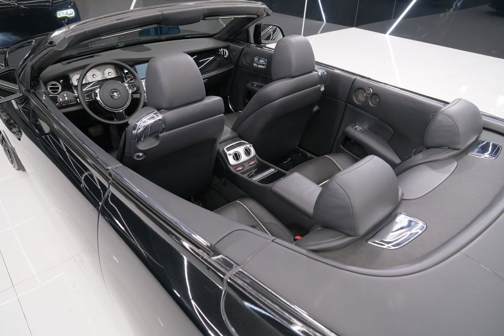 Used 2016 Rolls-Royce Dawn image 39
