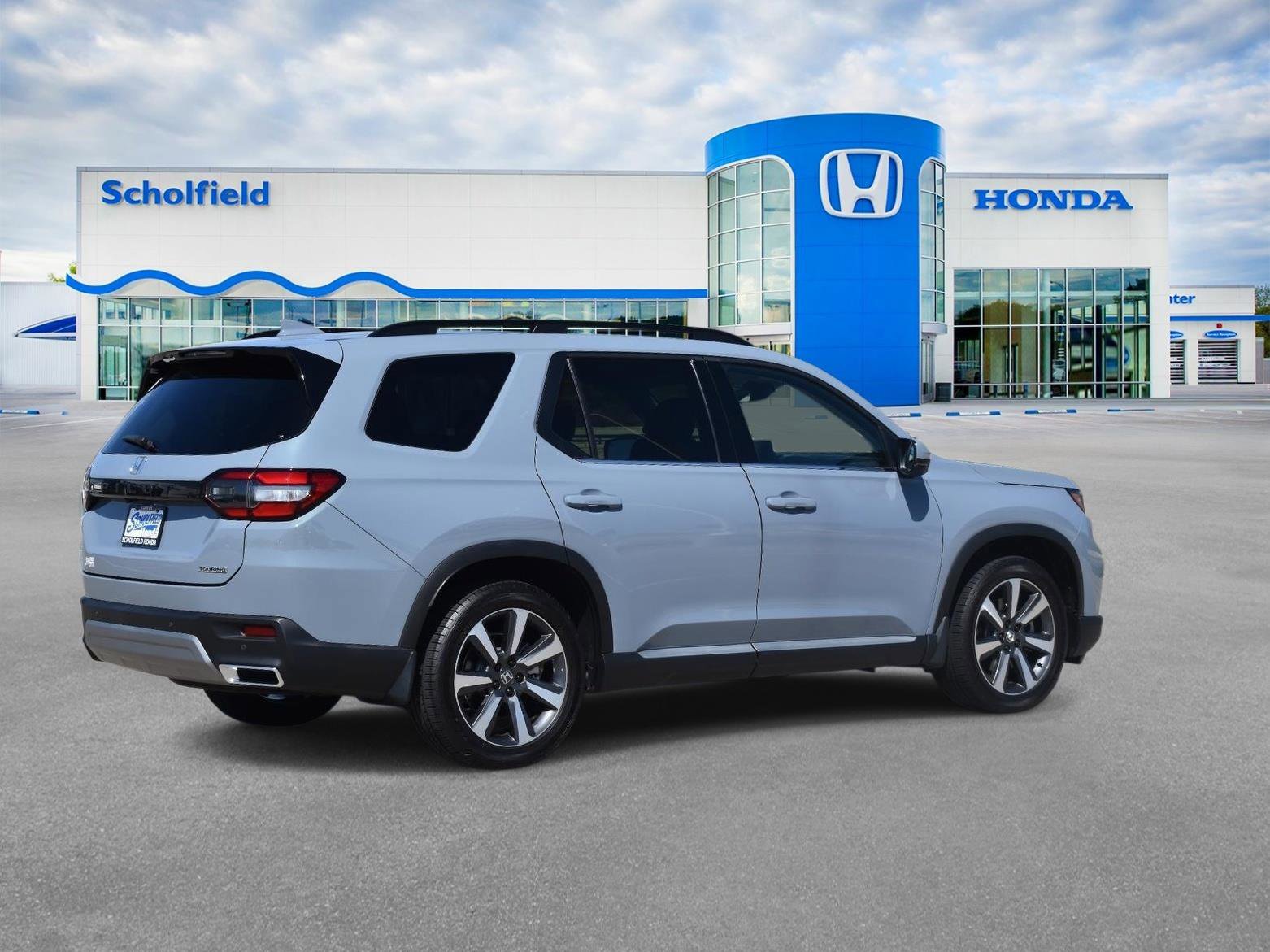 Used 2023 Honda Pilot Touring image 3