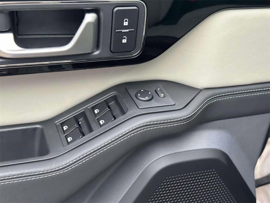 Used 2025 INEOS Grenadier Fieldmaster Edition image 17