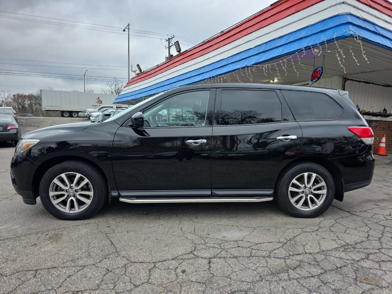 Used 2014 Nissan Pathfinder S image 3