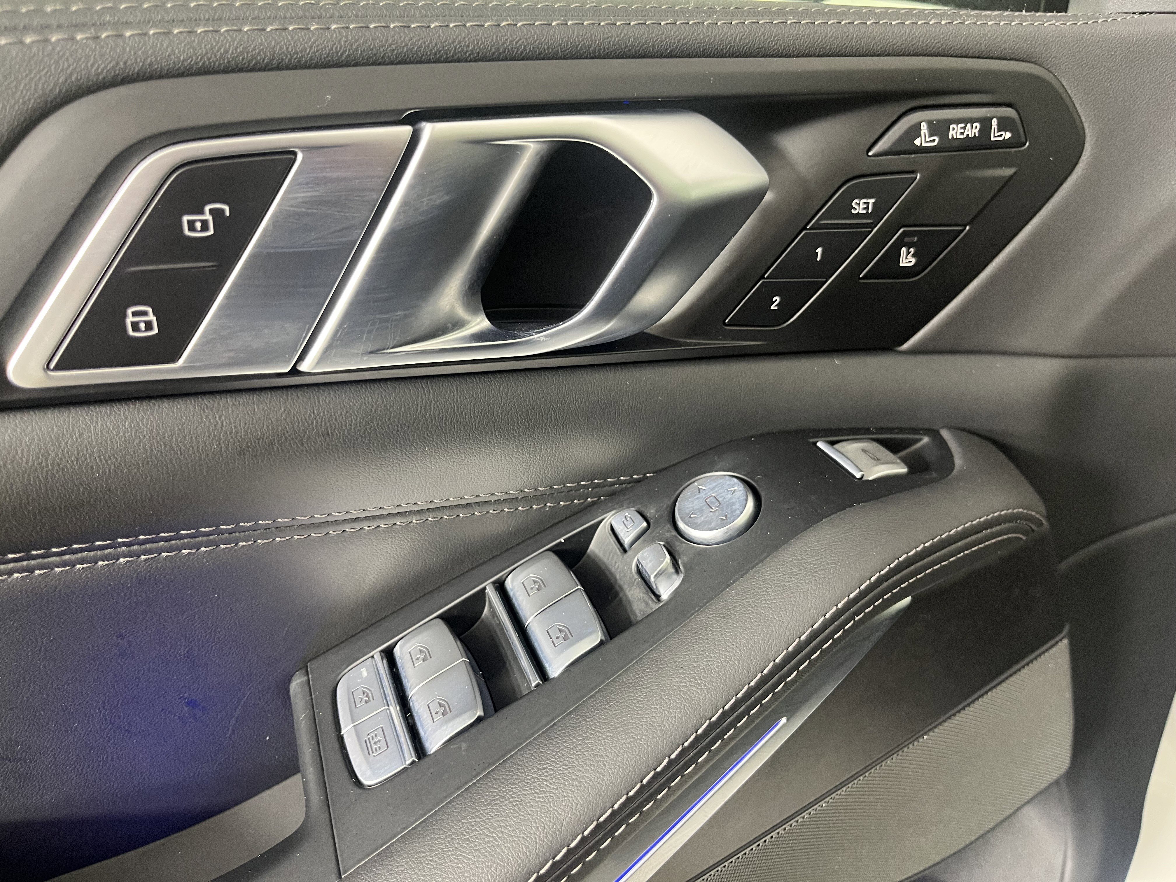 Used 2023 BMW X7 xDrive40i w/ M Sport Package image 19