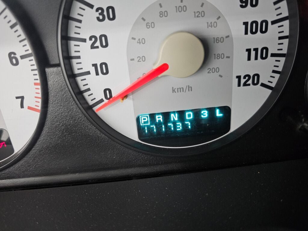 Used 2006 Dodge Stratus SXT FWD image 19