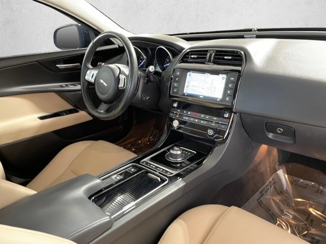 Used 2018 Jaguar XE Premium AWD/4WD image 22