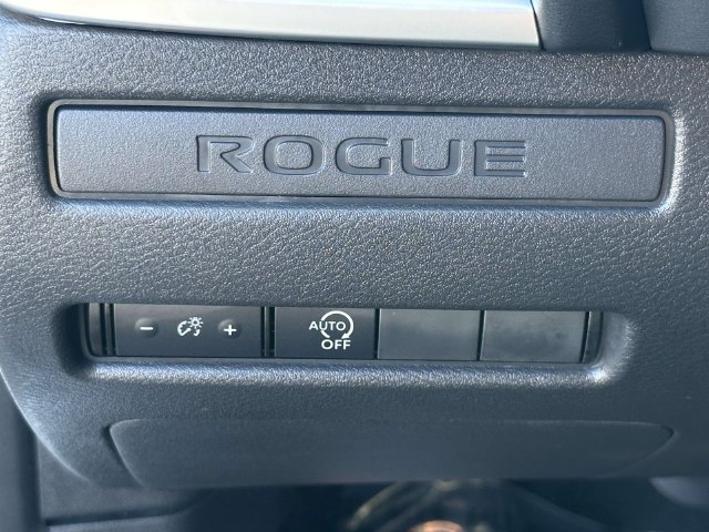 Used 2023 Nissan Rogue S AWD/4WD image 3