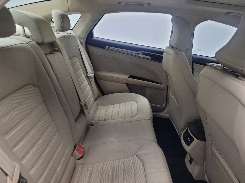 Used 2016 Ford Fusion SE image 19
