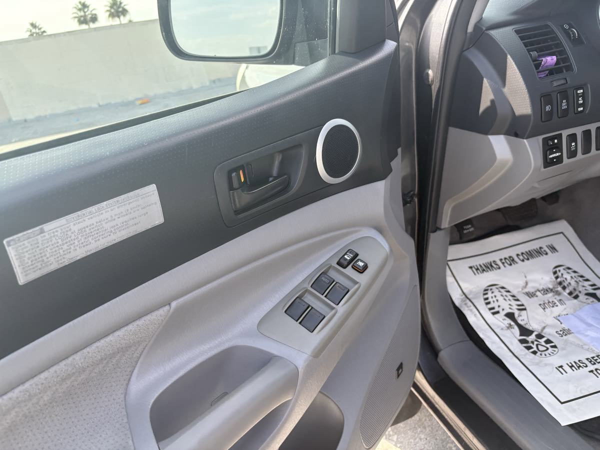 Used 2010 Toyota Tacoma PreRunner image 22