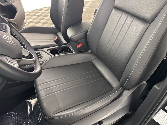 Used 2024 Volkswagen Tiguan SE image 23