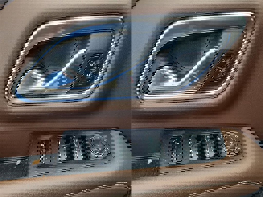 Certified 2021 Chevrolet Suburban High Country w/ Premium Package image 24