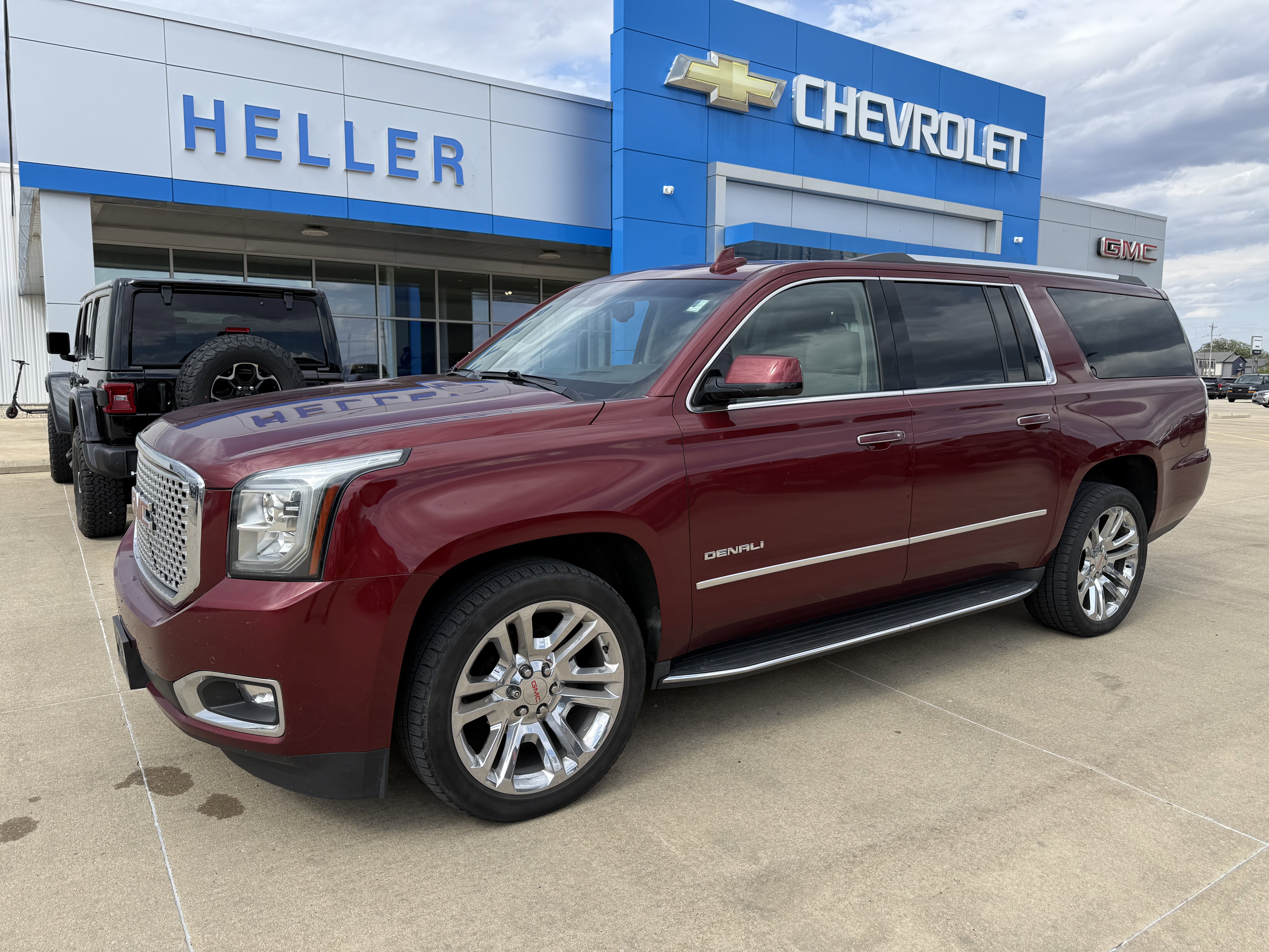Used 2016 GMC Yukon XL Denali w/ Open Road Package AWD/4WD image 3