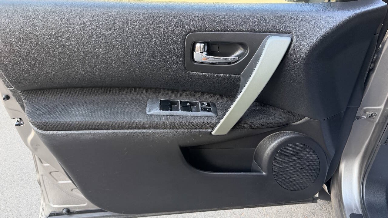 Used 2012 Nissan Rogue SV w/ Premium Pkg AWD/4WD image 11
