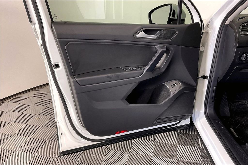 Used 2021 Volkswagen Tiguan SEL FWD image 19