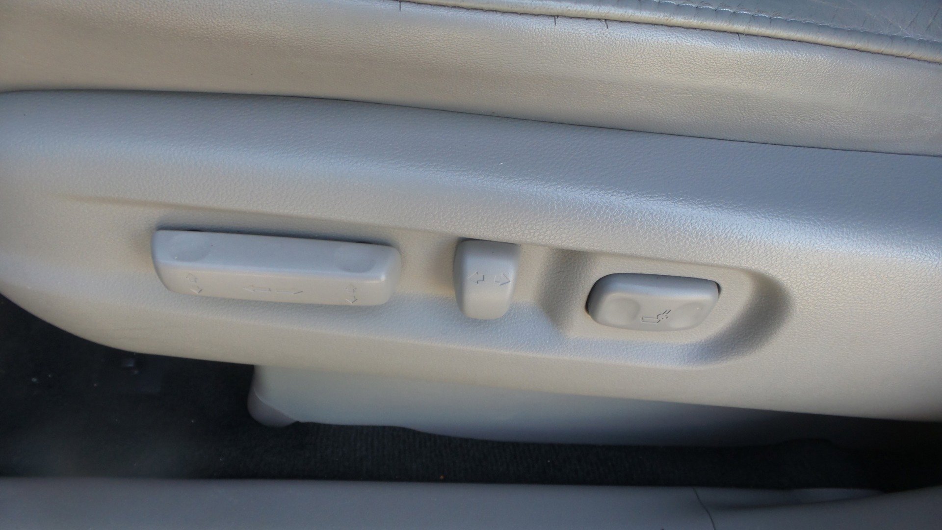 Used 2010 Honda Pilot Touring image 24