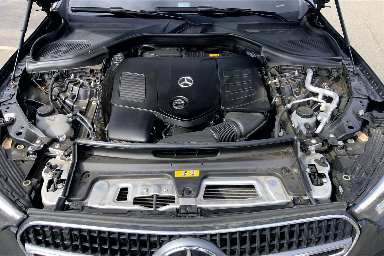 Used 2024 Mercedes-Benz GLC 300 4MATIC image 32