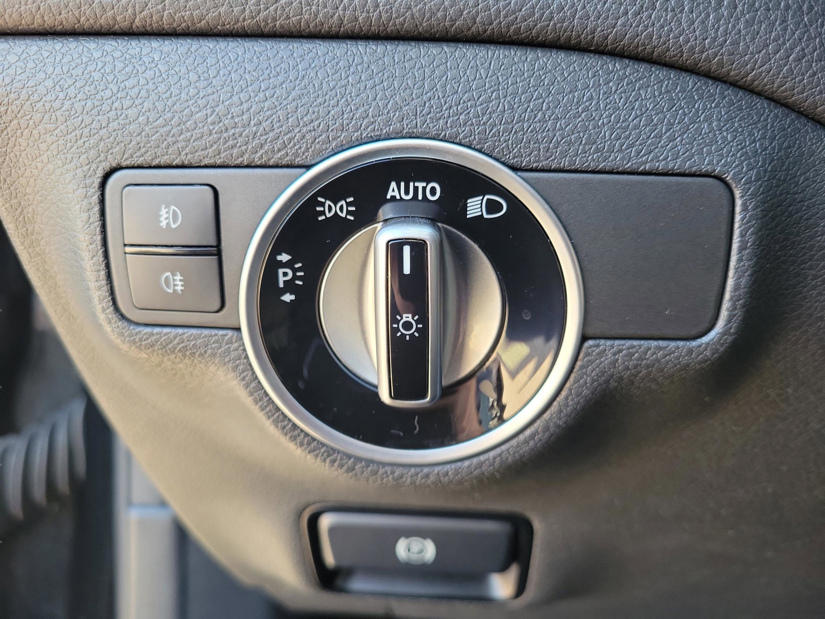 Used 2015 Mercedes-Benz GLA 250 4MATIC image 25