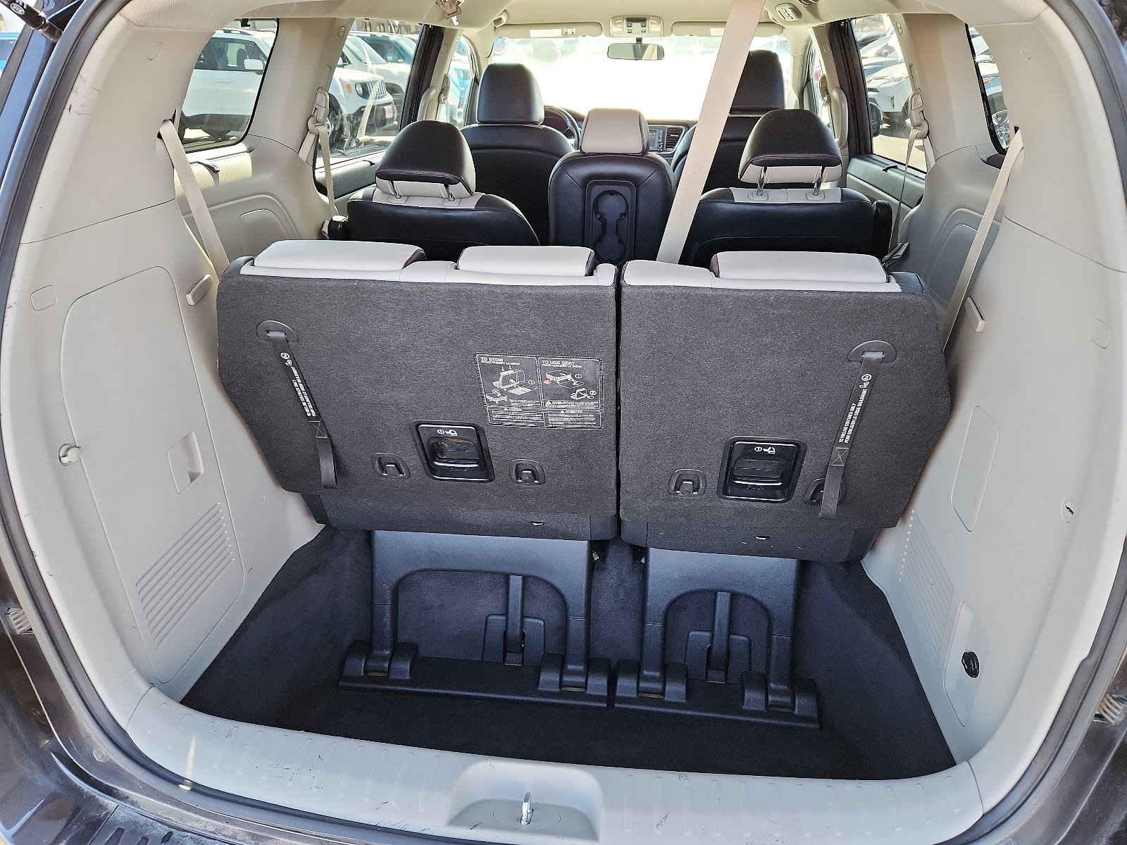 Used 2019 Kia Sedona EX image 11