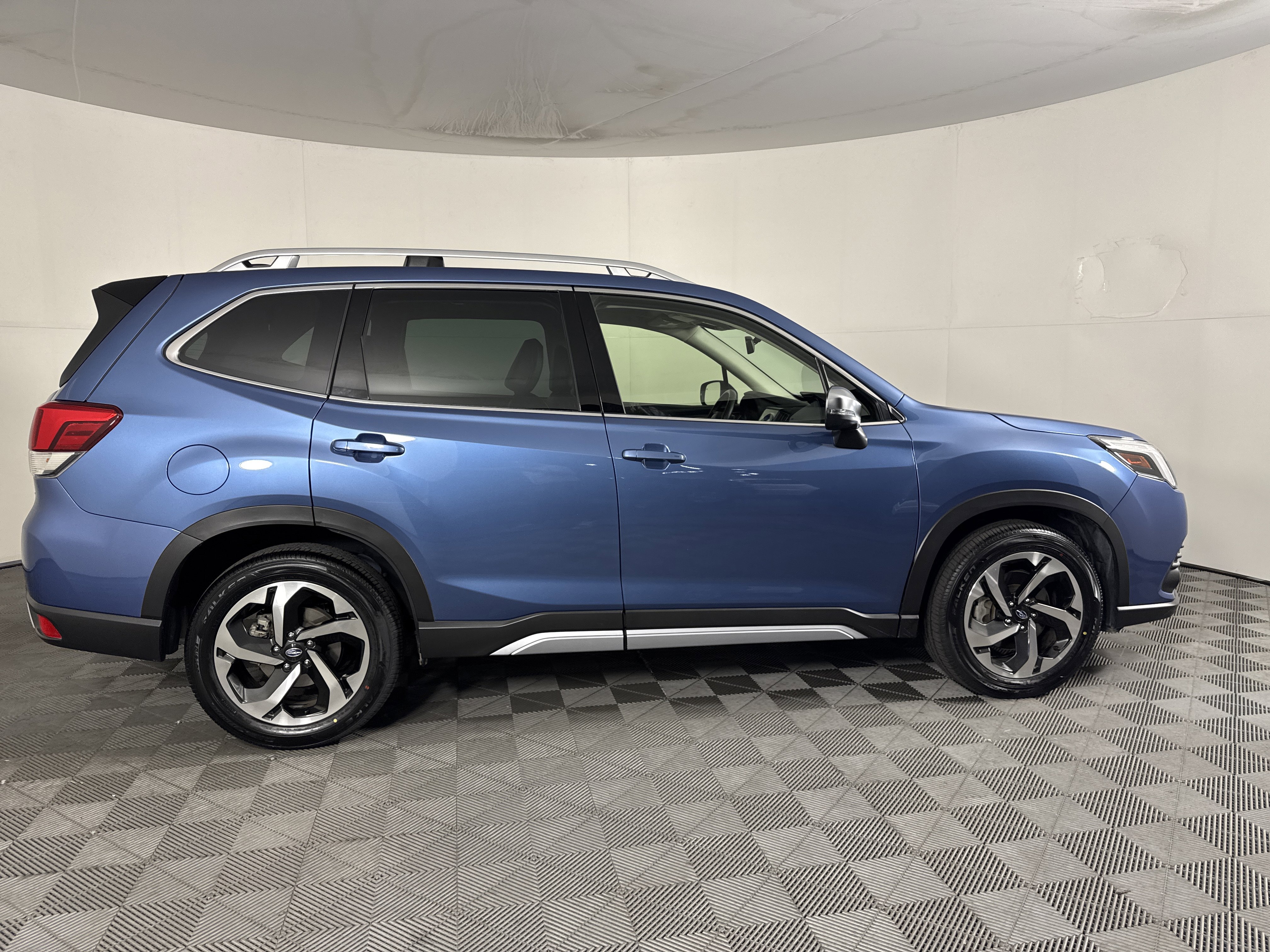 Used 2024 Subaru Forester Touring AWD/4WD image 3