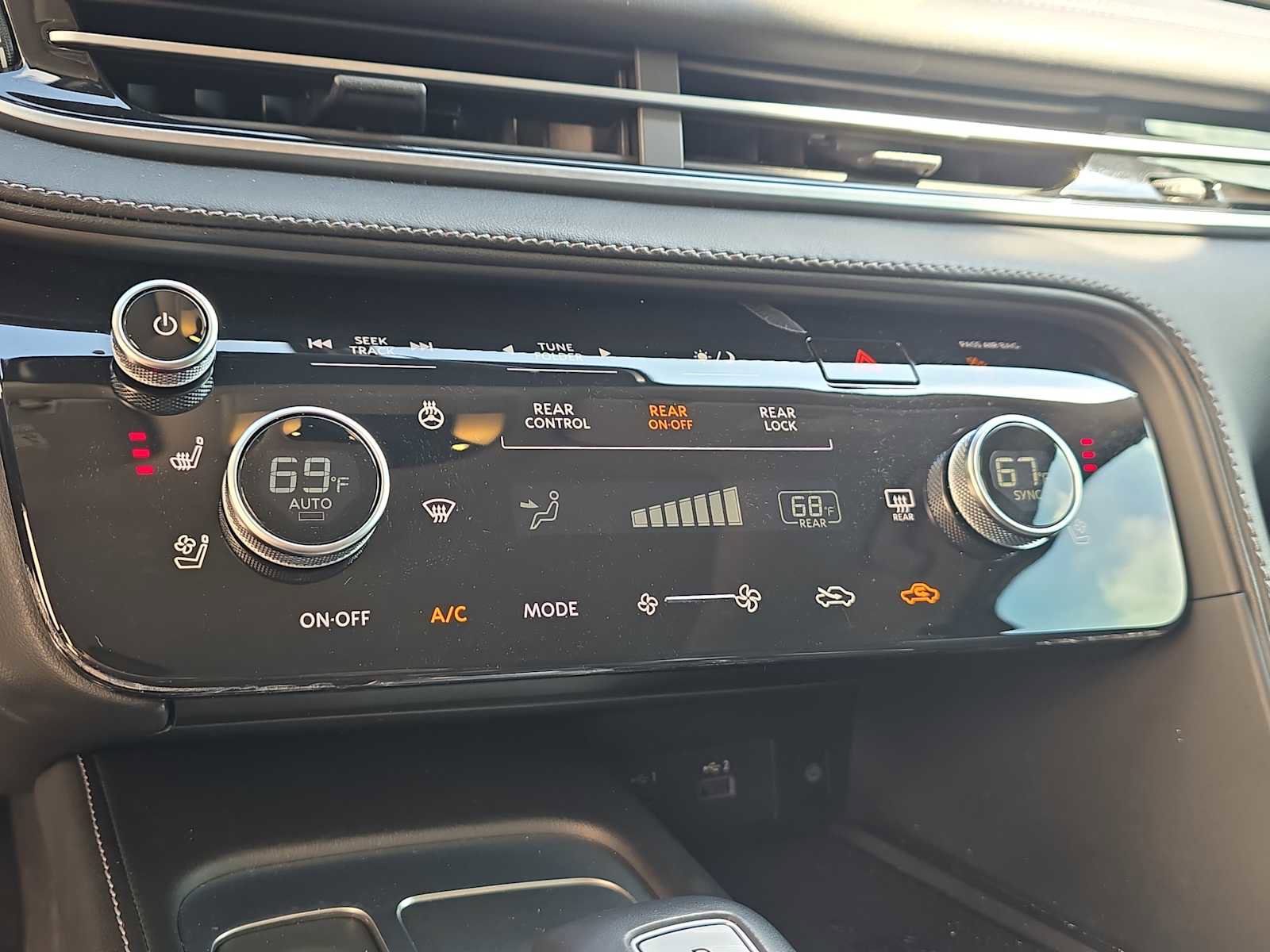 Certified 2025 INFINITI QX60 Luxe FWD image 19
