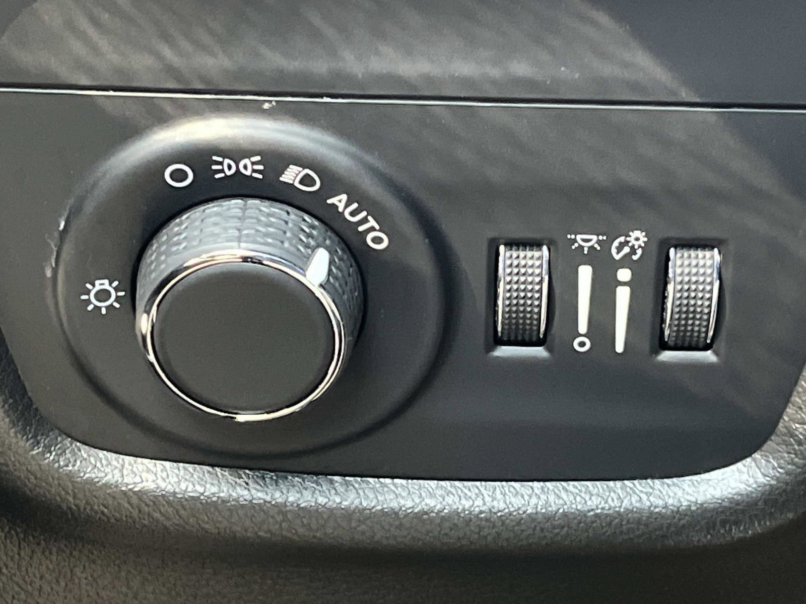 Used 2022 Jeep Grand Cherokee Laredo AWD/4WD image 22