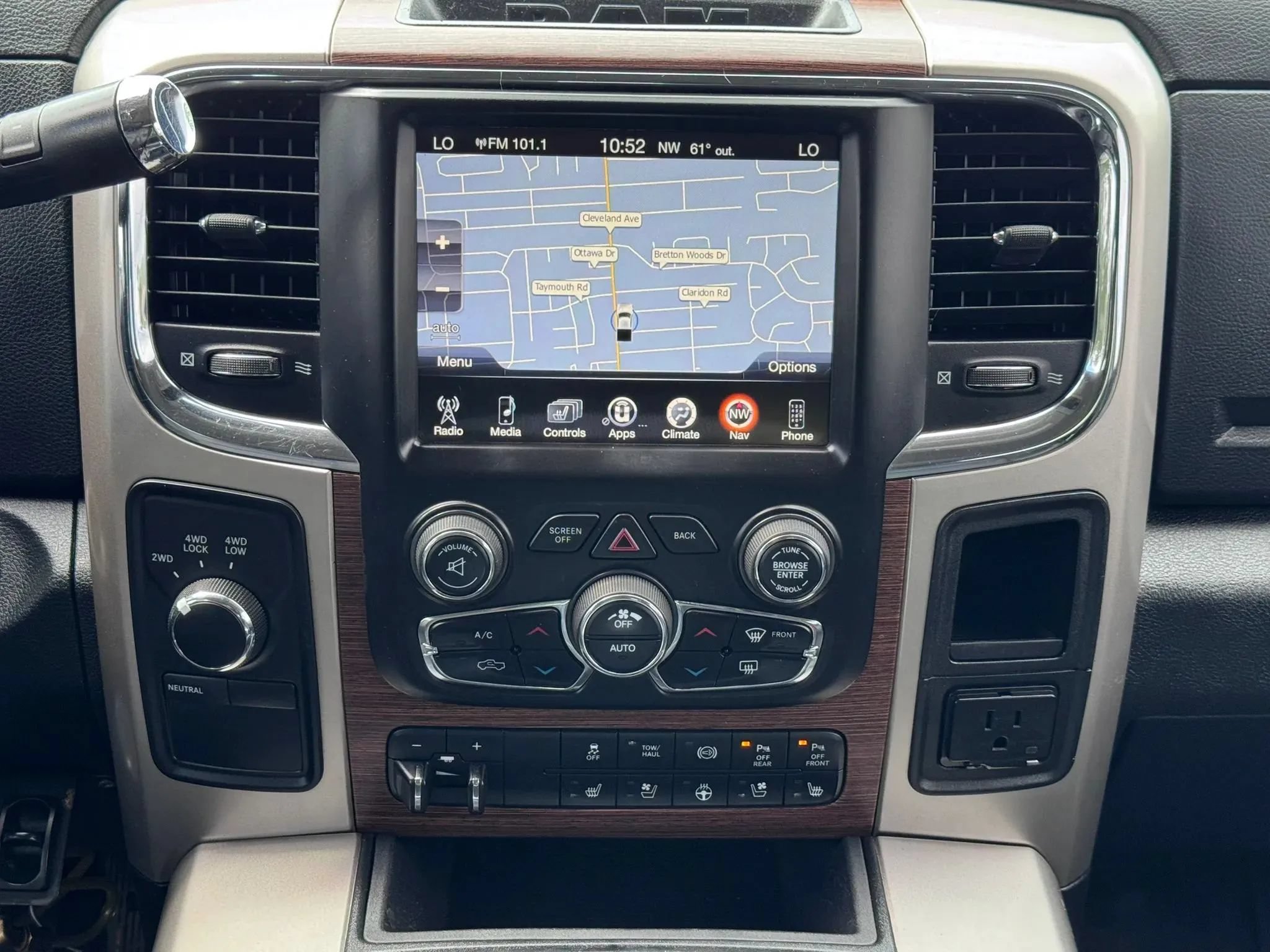 Used 2016 RAM 2500 Laramie AWD/4WD image 19