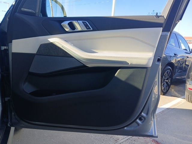 New 2026 BMW X5 sDrive40i image 17