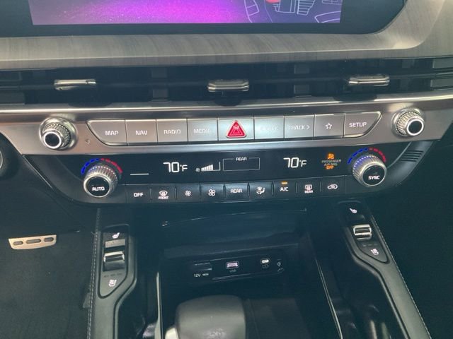 Used 2024 Kia Telluride SX w/ Towing Package FWD image 17