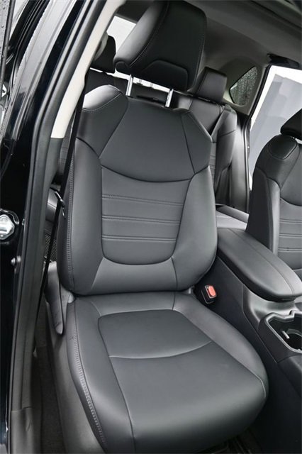 Used 2025 Toyota RAV4 XLE Premium image 16