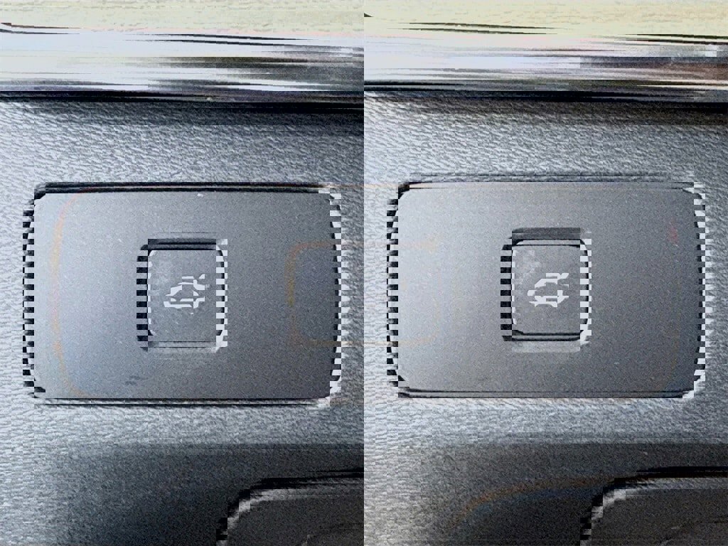 Certified 2026 Volvo XC90 B6 Core image 10