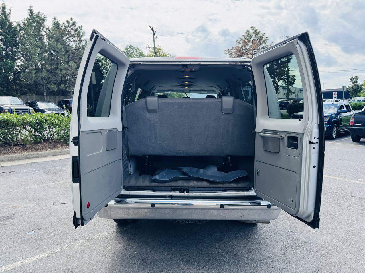 Used 2013 Ford E-350 and Econoline 350 XLT RWD image 38