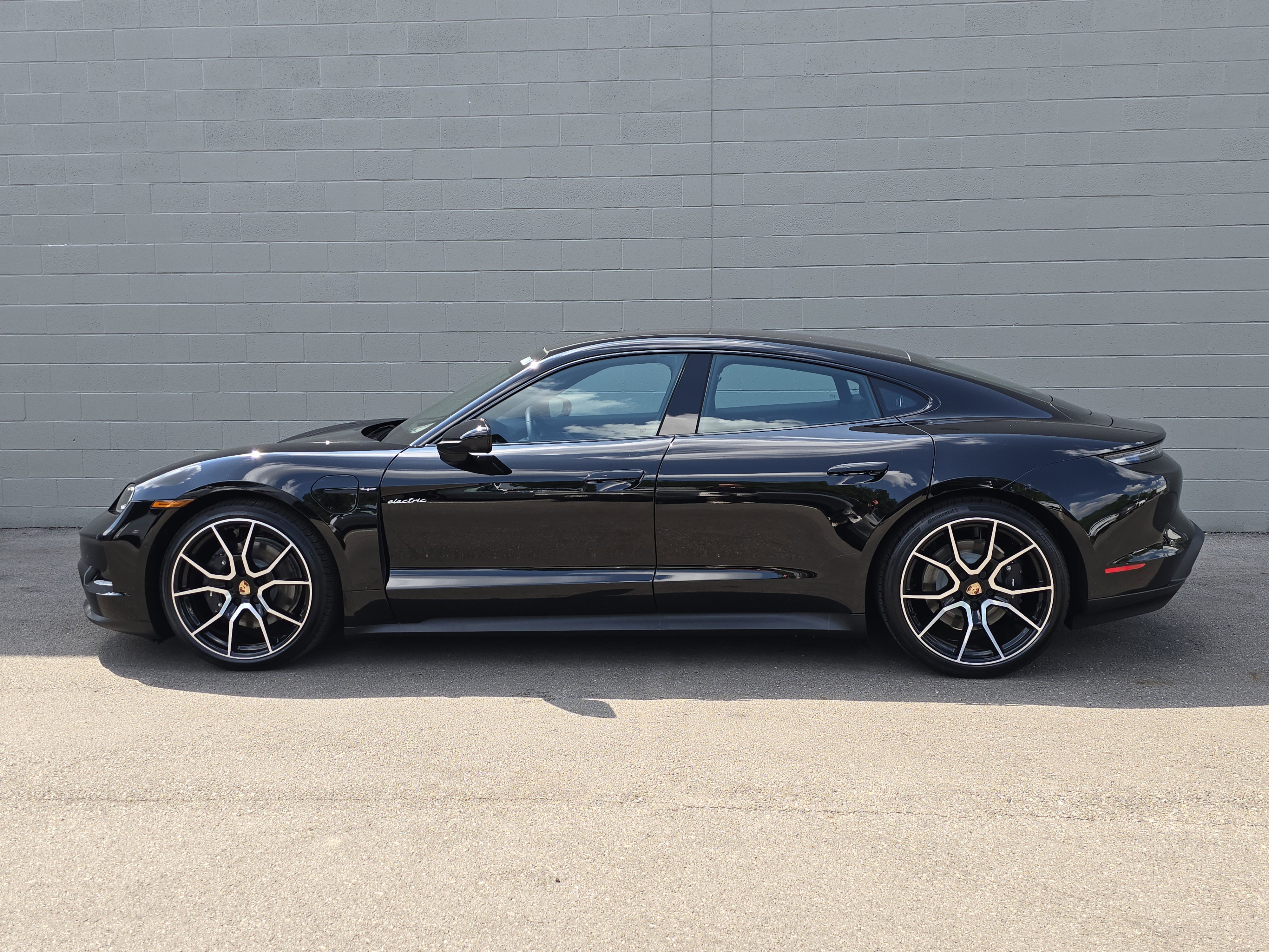 New 2025 Porsche Taycan image 7